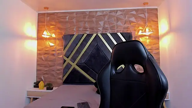 Emmaa white  online show from 15, 4, 2026