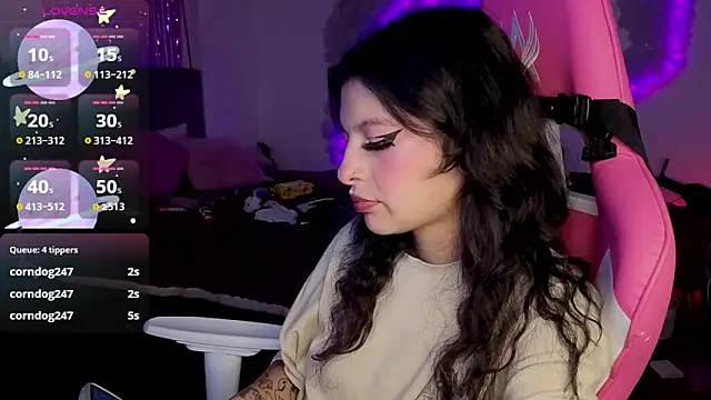 larah uwu online show from 24, 3, 2026