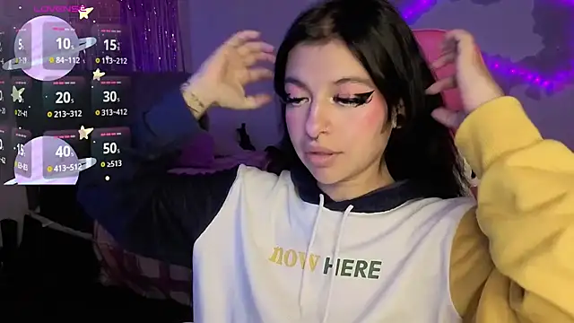 larah uwu online show from 16, 4, 2026