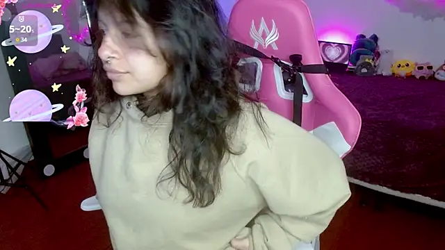 larah uwu online show from 5, 10, 2025
