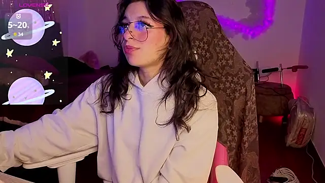 larah uwu online show from 24, 2, 2026