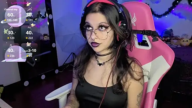 larah uwu online show from 16, 12, 2025