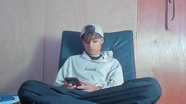 spicy adonhis online show from 17, 10, 2025