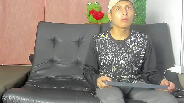 spicy adonhis online show from 23, 11, 2025