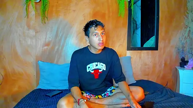 spicy adonhis online show from 29, 3, 2026