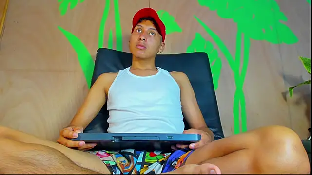 spicy adonhis online show from 8, 4, 2026