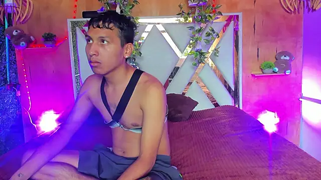 spicy adonhis online show from 12, 3, 2026