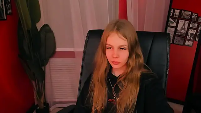 Snapshot of Selen_hells_weet chatting on 20, 9, 2025 Selen hells weet online show from 20, 9, 2025
