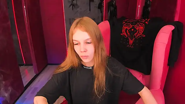 Snapshot of Selen_hells_weet chatting on 5, 10, 2025 Selen hells weet online show from 5, 10, 2025