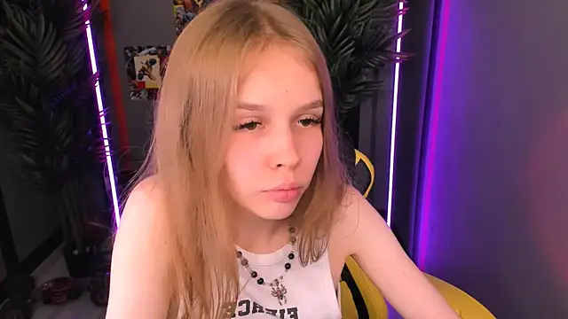 Snapshot of Selen_hells_weet chatting on 3, 10, 2025 Selen hells weet online show from 3, 10, 2025