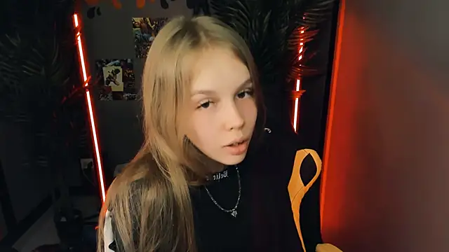 Snapshot of Selen_hells_weet chatting on 10, 9, 2025 Selen hells weet online show from 10, 9, 2025
