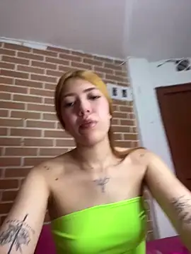 Snapshot of _Cristalfoxx4 chatting on 18, 9, 2025 Cristalfoxx4 online show from 18, 9, 2025