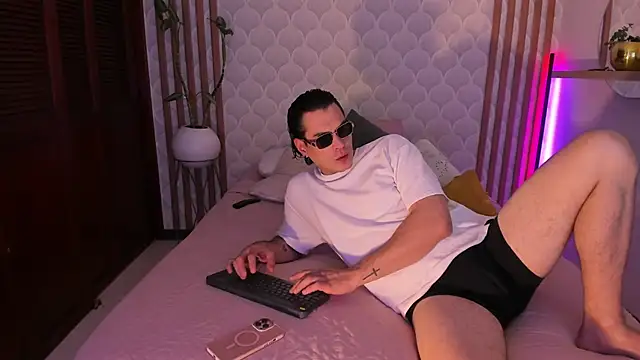 Snapshot of Cristian_blaze chatting on 30, 10, 2025 Cristian blaze online show from 30, 10, 2025