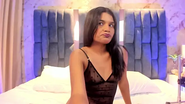 AlaiaMoretti online show from 30, 10, 2025