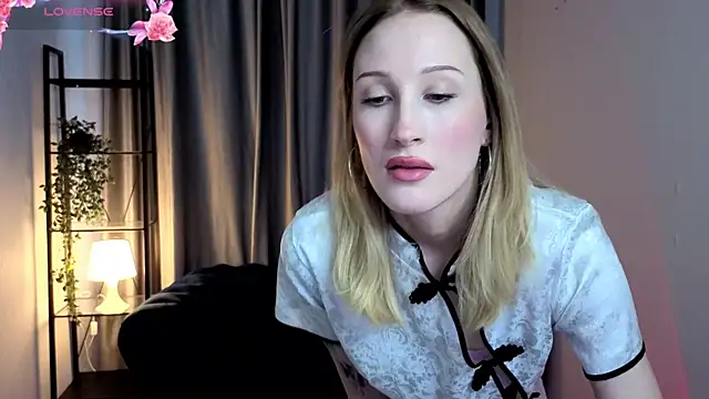 BiancaHelo online show from 9, 10, 2025