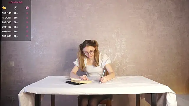 BeatrixHiett online show from 4, 10, 2025
