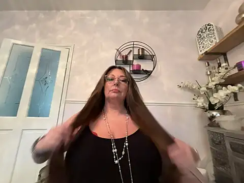 Snapshot of BuxomKitty_BBW chatting on 21, 5, 2026 BuxomKitty BBW online show from 21, 5, 2026