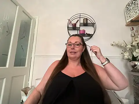 Snapshot of BuxomKitty_BBW chatting on 27, 5, 2026 BuxomKitty BBW online show from 27, 5, 2026