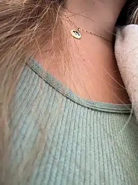 Ninabigtitied online show from 20, 4, 2026