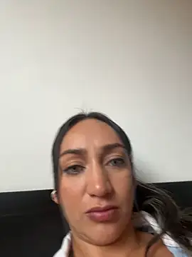 Ninabigtitied online show from 11, 11, 2025