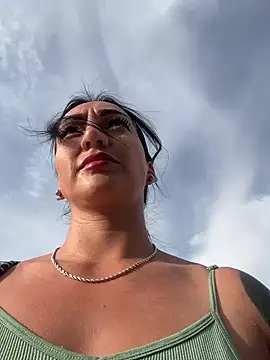 Ninabigtitied online show from 8, 10, 2025