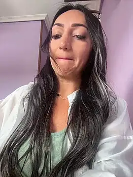 Ninabigtitied online show from 5, 11, 2025