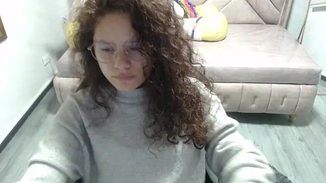 Snapshot of Velvet_Moon_V chatting on 5, 11, 2025 Velvet Moon V online show from 5, 11, 2025