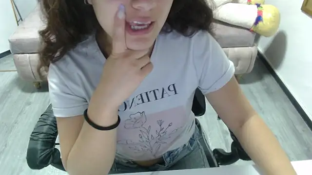 Snapshot of Velvet_Moon_V chatting on 27, 10, 2025 Velvet Moon V online show from 27, 10, 2025