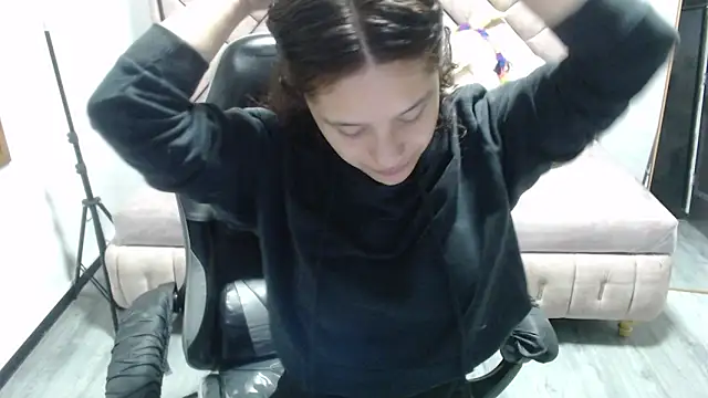 Snapshot of Velvet_Moon_V chatting on 12, 11, 2025 Velvet Moon V online show from 12, 11, 2025