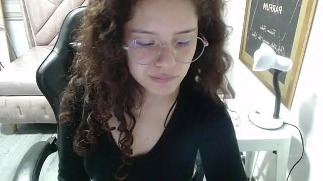 Snapshot of Velvet_Moon_V chatting on 26, 11, 2025 Velvet Moon V online show from 26, 11, 2025