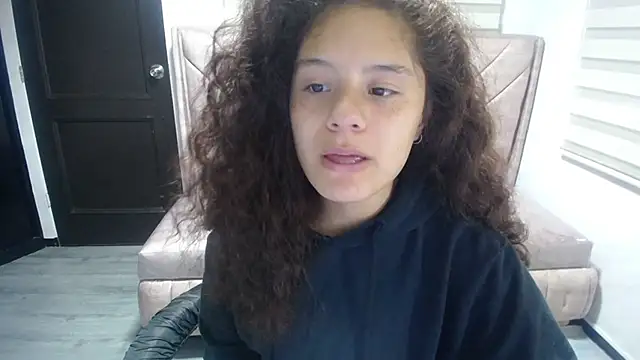 Snapshot of Velvet_Moon_V chatting on 13, 10, 2025 Velvet Moon V online show from 13, 10, 2025