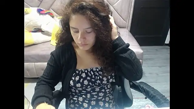 Snapshot of Velvet_Moon_V chatting on 17, 10, 2025 Velvet Moon V online show from 17, 10, 2025