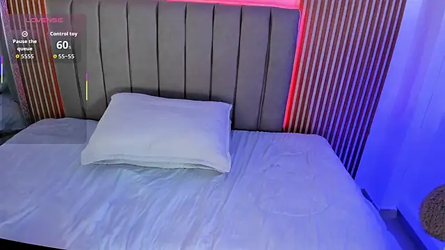 Snapshot of naishaa_ chatting on 8, 10, 2025 naishaa online show from 8, 10, 2025