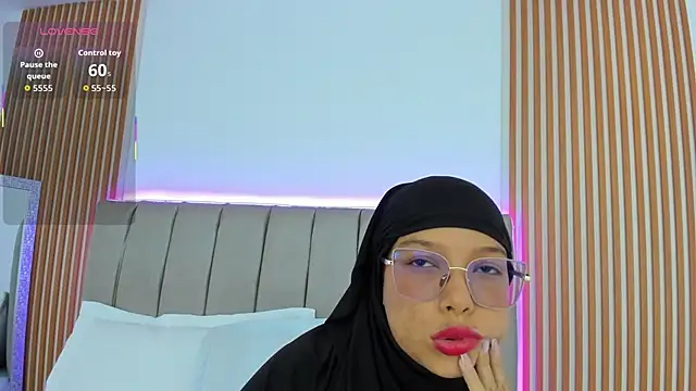 Snapshot of naishaa_ chatting on 31, 10, 2025 naishaa online show from 31, 10, 2025