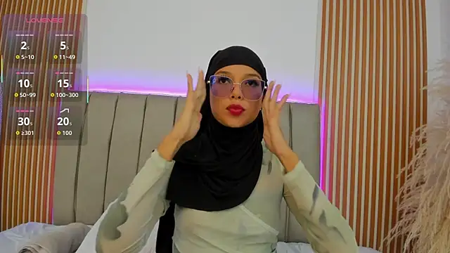 Snapshot of naishaa_ chatting on 17, 11, 2025 naishaa online show from 17, 11, 2025