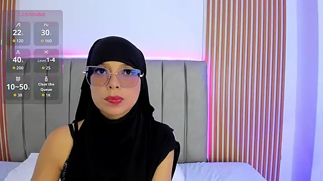 Snapshot of naishaa_ chatting on 20, 10, 2025 naishaa online show from 20, 10, 2025