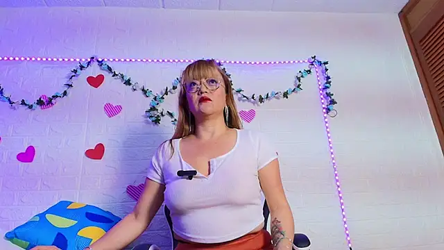 naomi diamond  online show from 23, 10, 2025