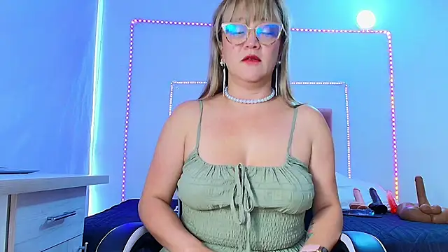 Snapshot of naomi_diamond_ chatting on 21, 5, 2026 naomi diamond online show from 21, 5, 2026