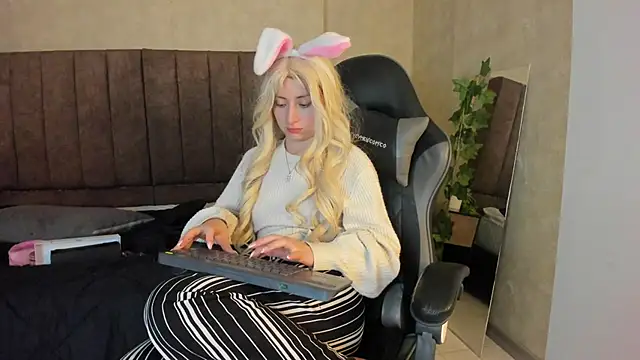 AriMonoban online show from 12, 11, 2025