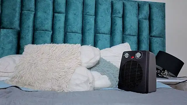 Emma Foxi online show from 9, 2, 2026