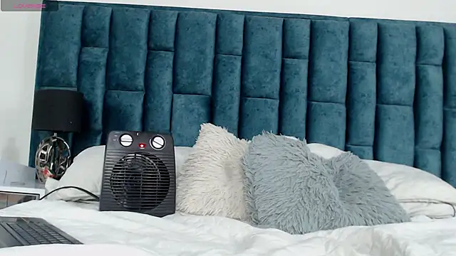 Emma Foxi online show from 14, 11, 2025