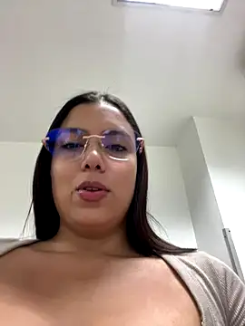 Snapshot of LICEET chatting on 11, 9, 2025 LICEET online show from 11, 9, 2025