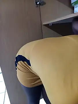 SweetHoney21  online show from 12, 2, 2026