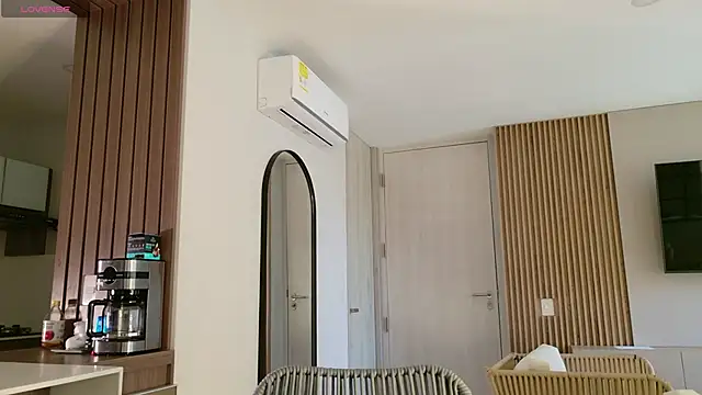 karinasantos  online show from 15, 9, 2025