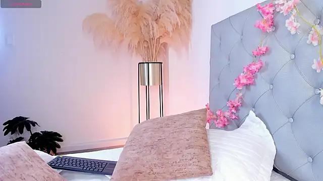 MartinnaGreco online show from 15, 4, 2026