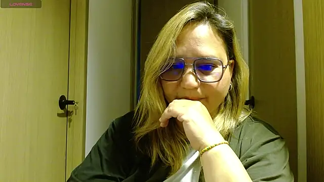 Snapshot of haashkyo chatting on 24, 4, 2026 haashkyo online show from 24, 4, 2026