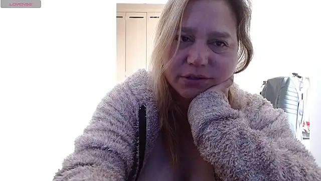 Snapshot of haashkyo chatting on 25, 4, 2026 haashkyo online show from 25, 4, 2026