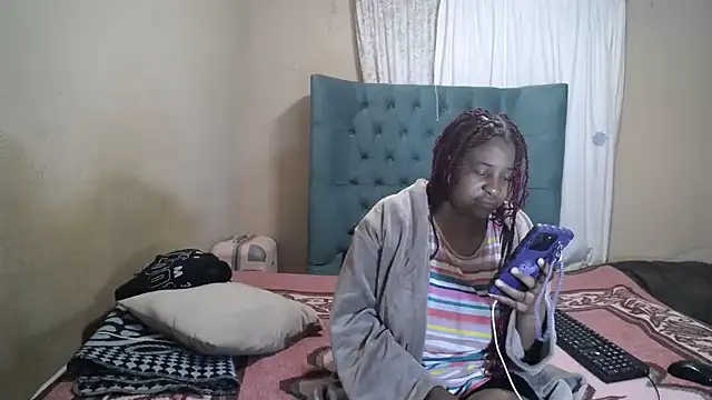 Snapshot of EbonyEssence chatting on 8, 5, 2026 EbonyEssence online show from 8, 5, 2026