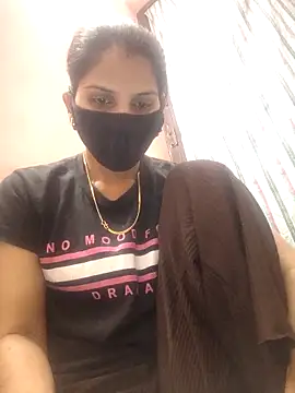 Snapshot of poojam93 chatting on 4, 5, 2026 poojam93 online show from 4, 5, 2026