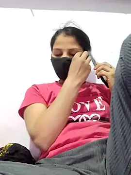 poojam93 online show from 6, 11, 2025